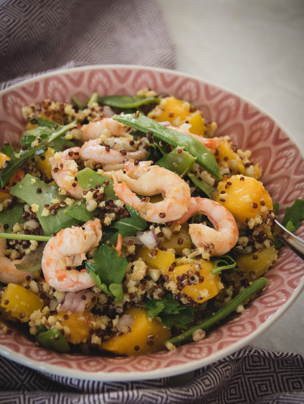 varm sallad med räkor