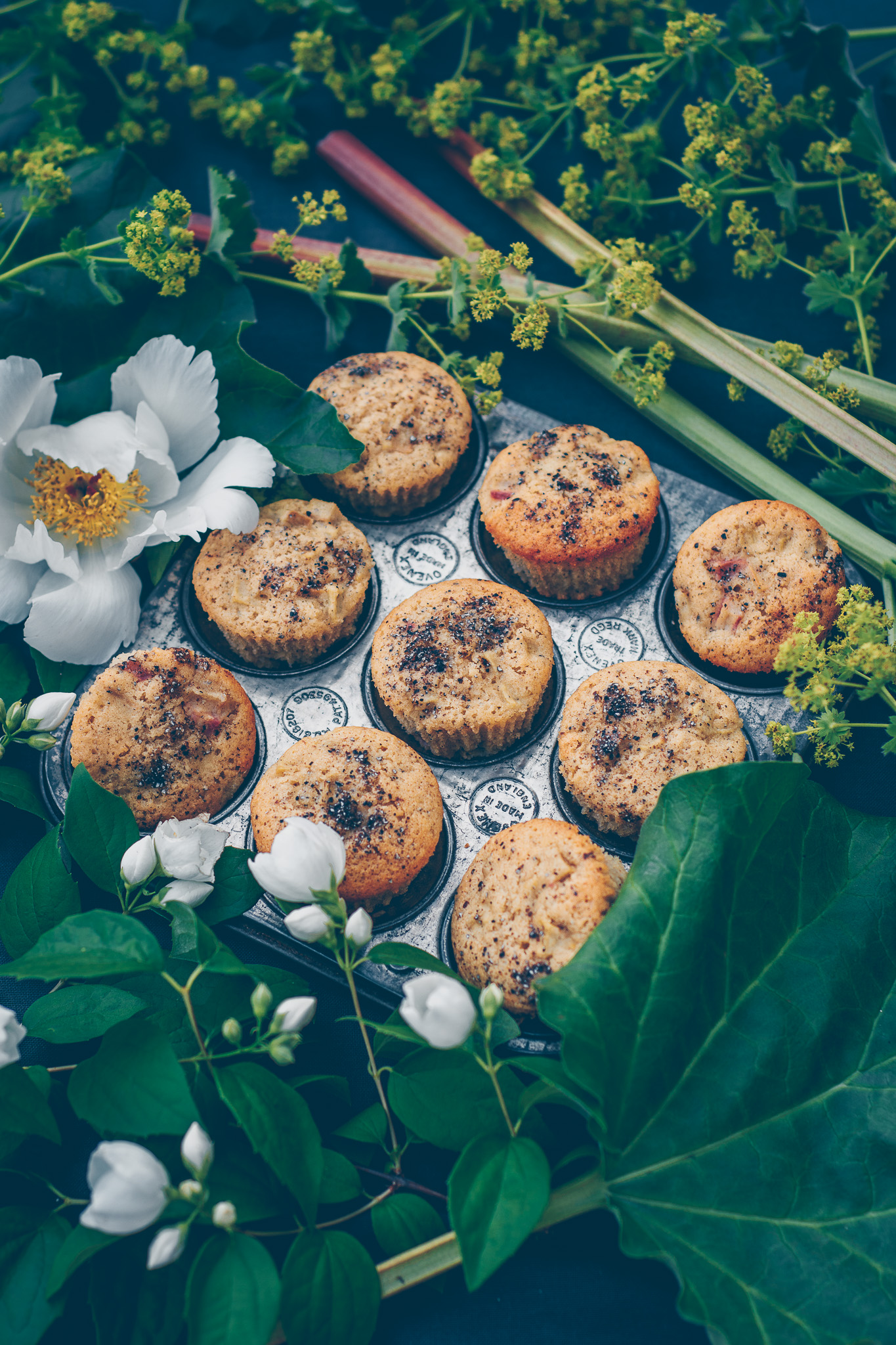 glutenfria rabarbermuffins