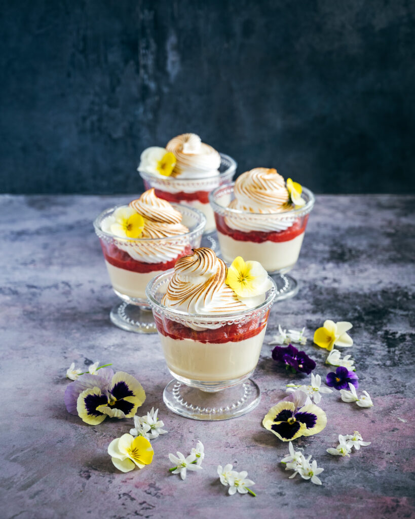vaniljparfait med rabarberkompott