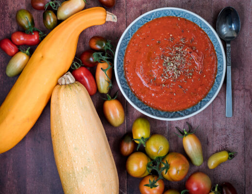 tomatsoppa på ugnsrostade grönsaker